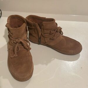 UGG Australia Reid Slate Chestnut Brown Ankle Boot 1019129 Suede Bootie size 6
